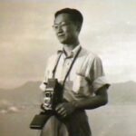 青年金庸外出采风照